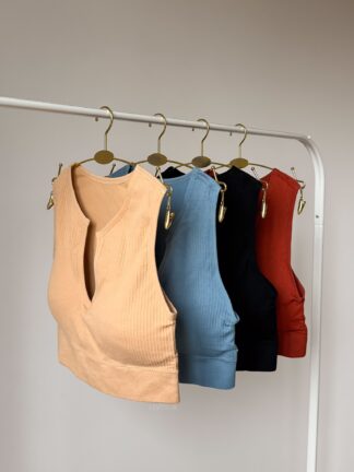 Спортивний топ з V-вирізом (1578)