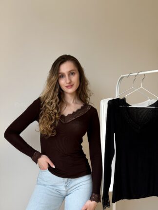 Кофтинка з мереживом (1748)