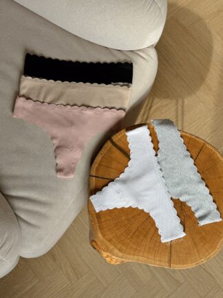 Безшовні стрінги в рубчик (1692)